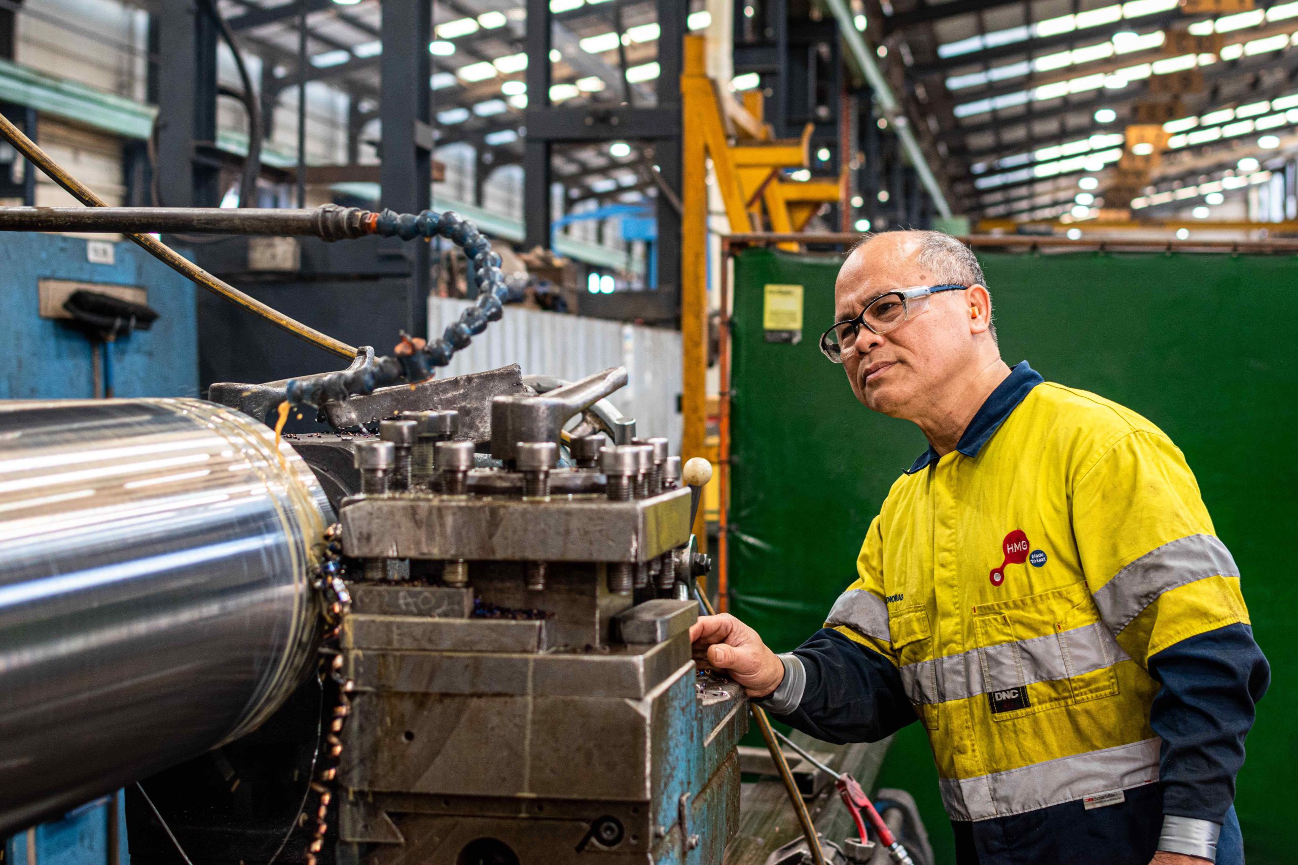 Hydraulic cylinder rod on large manual lathe